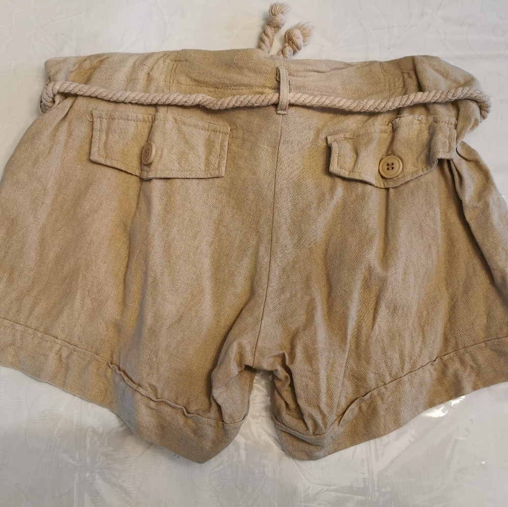 Chances R Linen Blend Shorts. Size Medium - Picture 4 of 7
